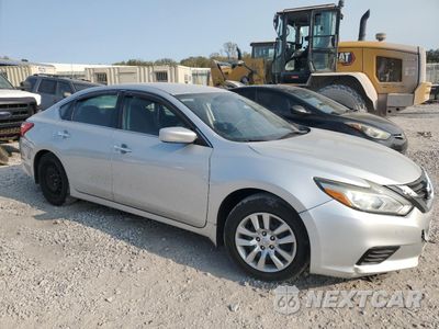 Czwarte zdjęcie samochodu z boku: 2017 NISSAN ALTIMA 2.5 VIN:1N4AL3APXHC472764 - miniatura