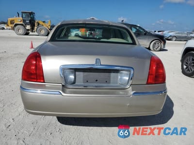 Zdjęcie 11 z 24 samochodu: 2009 LINCOLN TOWN CAR SIGNATURE LIMITED VIN:2LNHM82V29X602293 - miniatura