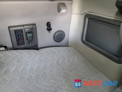 Zdjęcie 6 z 10 samochodu: 2024 VOLVO VN VNL VIN:4V4NC9EH4RN640426 - miniatura