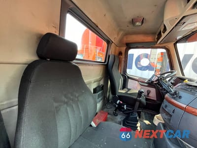 Zdjęcie 6 z 10 samochodu: 2008 VOLVO VN VNM VIN:4V4MC9EG28N262785 - miniatura