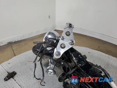 Zdjęcie 7 z 11 samochodu: 2005 HONDA VT750 C VIN:JH2RC440X5M802305 - miniatura