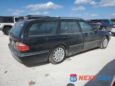 Trzecie zdjęcie samochodu z tyłu: 2001 MERCEDES-BENZ E 320 4MATIC VIN:WDBJH82J71X054047 - miniatura