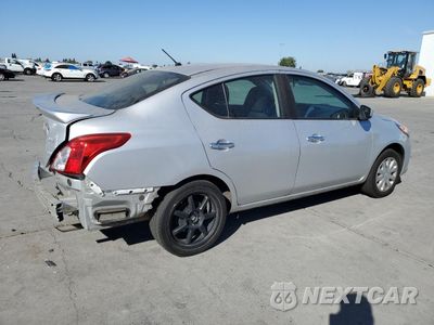 Trzecie zdjęcie samochodu z tyłu: 2019 NISSAN VERSA S VIN:3N1CN7AP2KL873499 - miniatura
