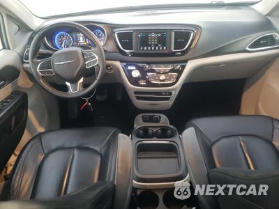 Zdjęcie 8 z 15 samochodu: 2018 CHRYSLER PACIFICA TOURING L VIN:2C4RC1BG6JR246847 - miniatura