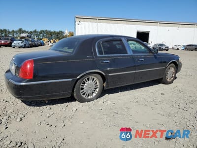 Trzecie zdjęcie samochodu z tyłu: 2003 LINCOLN TOWN CAR SIGNATURE VIN:1LNHM82W13Y703695 - miniatura