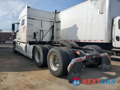 Trzecie zdjęcie samochodu z tyłu: 2019 VOLVO VN VNL VIN:4V4NC9EH7KN197176 - miniatura