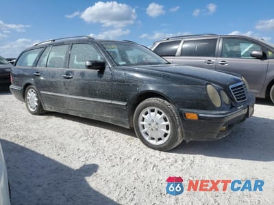 Czwarte zdjęcie samochodu z boku: 2001 MERCEDES-BENZ E 320 4MATIC VIN:WDBJH82J71X054047 - miniatura