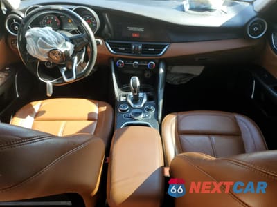 Zdjęcie 8 z 14 samochodu: 2020 ALFA ROMEO GIULIA VIN:ZARFAMANXL7630974 - miniatura