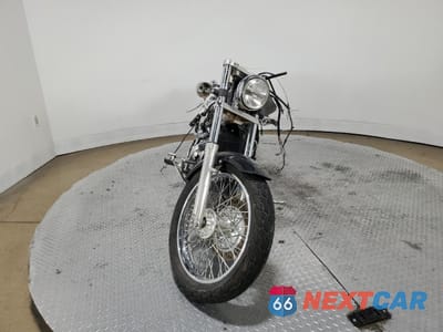 Drugie zdjęcie samochodu z przodu: 2005 HONDA VT750 C VIN:JH2RC440X5M802305 - miniatura