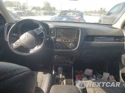 Zdjęcie 8 z 13 samochodu: 2019 MITSUBISHI OUTLANDER SE VIN:JA4AD3A31KZ020771 - miniatura