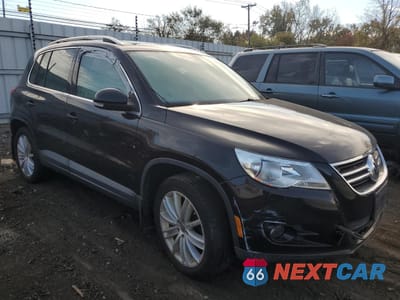 Czwarte zdjęcie samochodu z boku: 2011 VOLKSWAGEN TIGUAN S VIN:WVGBV7AX4BW514914 - miniatura