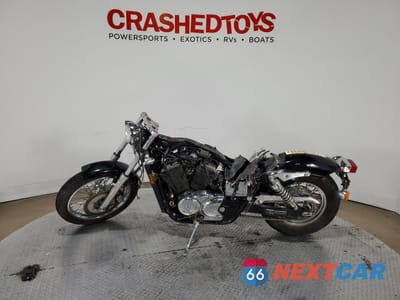 Trzecie zdjęcie samochodu z tyłu: 2005 HONDA VT750 C VIN:JH2RC440X5M802305 - miniatura