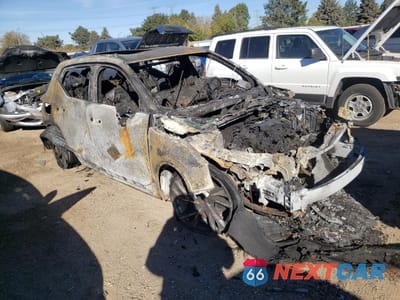 Czwarte zdjęcie samochodu z boku: 2021 VOLVO XC40 T5 R-DESIGN VIN:YV4162UM5M2402194 - miniatura