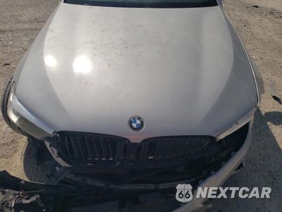 Zdjęcie 12 z 13 samochodu: 2019 BMW M550XI VIN:WBAJA1106JB485488 - miniatura