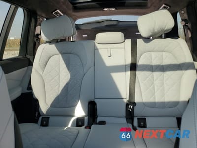 Zdjęcie 10 z 15 samochodu: 2024 BMW X7 XDRIVE40I VIN:5UX23EM05R9V57890 - miniatura