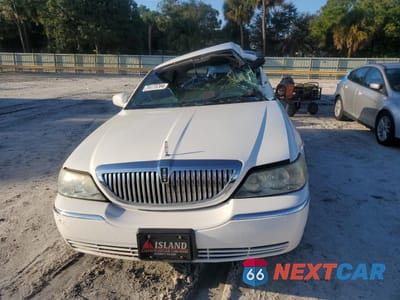 Piąte zdjęcie samochodu w środku: 2009 LINCOLN TOWN CAR SIGNATURE LIMITED VIN:2LNHM82V39X636470 - miniatura