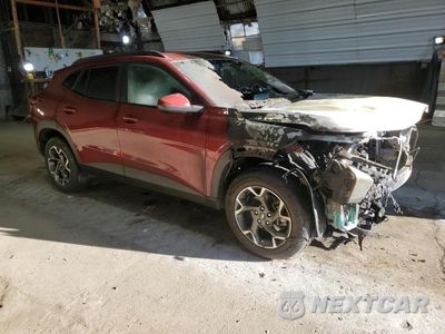 Czwarte zdjęcie samochodu z boku: 2025 CHEVROLET TRAX 1LT VIN:KL77LHEP0SC027580 - miniatura