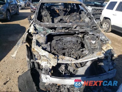 Piąte zdjęcie samochodu w środku: 2021 VOLVO XC40 T5 R-DESIGN VIN:YV4162UM5M2402194 - miniatura