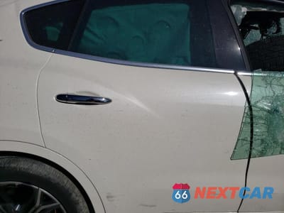 Zdjęcie 11 z 13 samochodu: 2019 MASERATI LEVANTE S SPORT VIN:ZN661YUS7KX338523 - miniatura