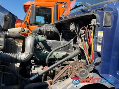 Zdjęcie 7 z 10 samochodu: 2008 VOLVO VN VNM VIN:4V4MC9EG28N262785 - miniatura