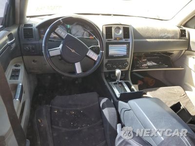 Zdjęcie 8 z 16 samochodu: 2006 CHRYSLER 300C SRT-8 VIN:2C3LA73W46H215599 - miniatura
