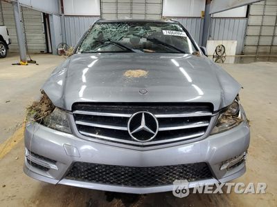 Piąte zdjęcie samochodu w środku: 2014 MERCEDES-BENZ C 250 VIN:WDDGF4HB0EG224383 - miniatura