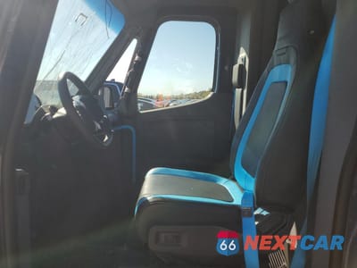 Zdjęcie 7 z 14 samochodu: 2023 RIVIAN EDV 700 VIN:7FCEHEB73PN007392 - miniatura