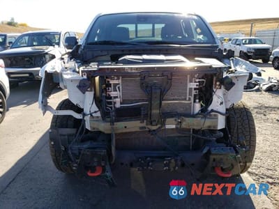 Piąte zdjęcie samochodu w środku: 2023 NISSAN TITAN SV VIN:1N6AA1ED0PN105621 - miniatura