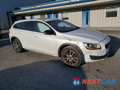 Czwarte zdjęcie samochodu z boku: 2016 VOLVO V60 CROSS COUNTRY PREMIER VIN:YV4612HK0G1006181 - miniatura