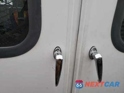 Zdjęcie 6 z 10 samochodu: 2014 FORD ECONOLINE E450 SUPER DUTY CUTAWAY VAN VIN:1FDFE4FS1EDA52292 - miniatura