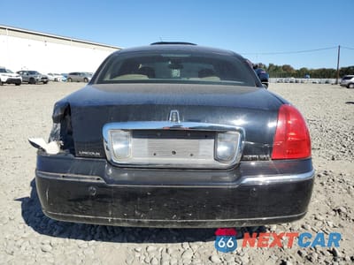Zdjęcie 6 z 13 samochodu: 2003 LINCOLN TOWN CAR SIGNATURE VIN:1LNHM82W13Y703695 - miniatura