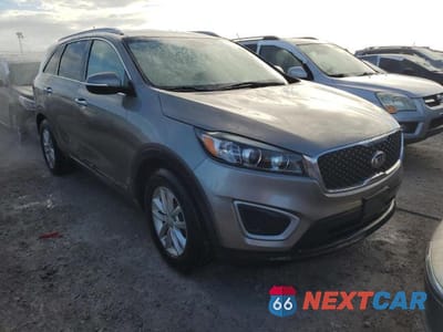 Czwarte zdjęcie samochodu z boku: 2018 KIA SORENTO LX VIN:5XYPGDA55JG412857 - miniatura