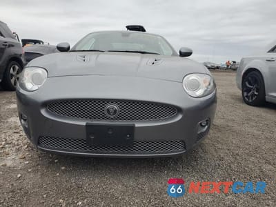 Piąte zdjęcie samochodu w środku: 2008 JAGUAR XKR VIN:SAJWA44C989B23634 - miniatura
