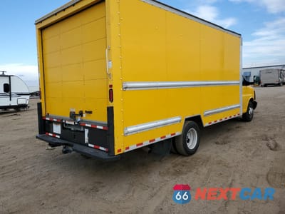 Trzecie zdjęcie samochodu z tyłu: 2017 GMC SAVANA CUTAWAY G3500 VIN:1GD37TCG9H1905499 - miniatura
