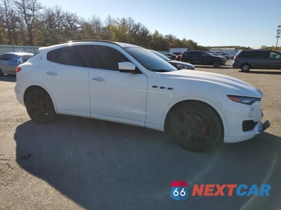 Czwarte zdjęcie samochodu z boku: 2017 MASERATI LEVANTE SPORT VIN:ZN661XUS8HX232875 - miniatura
