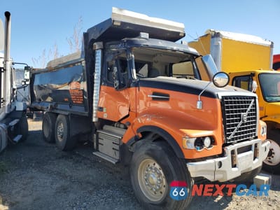 2021 VOLVO VHD 4V5KG9EJ4MN268715 - główne zdjęcie licytacji z USA - miniatura