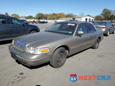 2002 FORD CROWN VICTORIA 2FAFP73WX2X109672 - główne zdjęcie licytacji z USA - miniatura