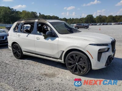 Czwarte zdjęcie samochodu z boku: 2024 BMW X7 XDRIVE40I VIN:5UX23EM01R9S30189 - miniatura