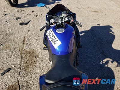 Zdjęcie 6 z 10 samochodu: 2011 YAMAHA YZFR1 VIN:JYARN23E7BA009816 - miniatura