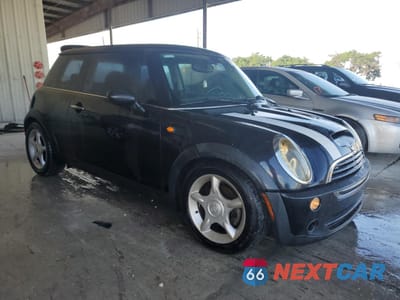 Czwarte zdjęcie samochodu z boku: 2005 MINI COOPER VIN:WMWRC33405TJ68416 - miniatura