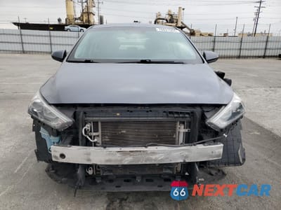 Piąte zdjęcie samochodu w środku: 2019 HYUNDAI IONIQ BLUE VIN:KMHC65LC6KU180378 - miniatura