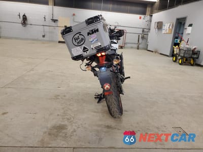 Czwarte zdjęcie samochodu z boku: 2020 KTM 200 DUKE VIN:MD2JPC40XLC089875 - miniatura