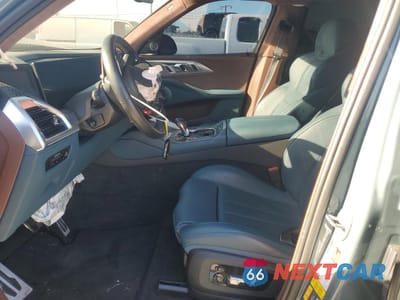 Zdjęcie 7 z 13 samochodu: 2023 BMW XM VIN:5YM23CS08P9S58553 - miniatura