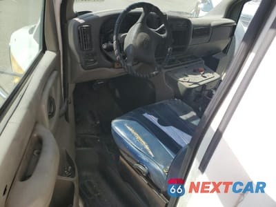 Zdjęcie 8 z 13 samochodu: 2001 CHEVROLET EXPRESS CUTAWAY G3500 VIN:1GBJG31G511165796 - miniatura