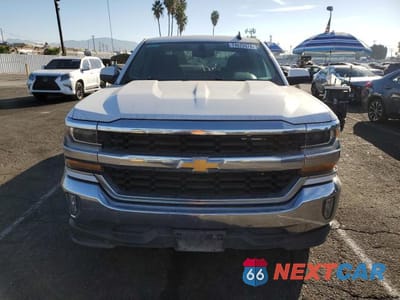 Piąte zdjęcie samochodu w środku: 2018 CHEVROLET SILVERADO C1500 LT VIN:3GCPCRECXJG538151 - miniatura