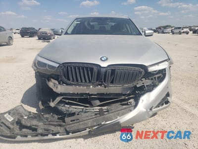 Piąte zdjęcie samochodu w środku: 2019 BMW M550XI VIN:WBAJA1106JB485488 - miniatura