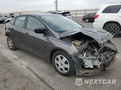 Czwarte zdjęcie samochodu z boku: 2018 FORD FOCUS S VIN:1FADP3E23JL241405 - miniatura