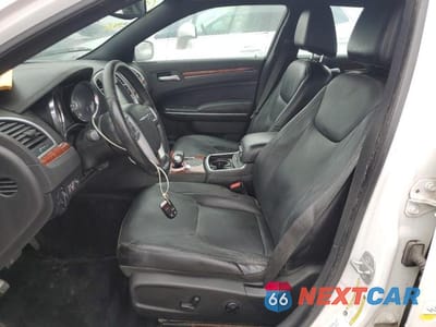 Zdjęcie 7 z 13 samochodu: 2014 CHRYSLER 300 VIN:2C3CCAAG8EH252690 - miniatura