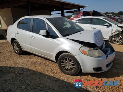 Czwarte zdjęcie samochodu z boku: 2013 SUZUKI SX4 LE VIN:JS2YC5A34D6102152 - miniatura