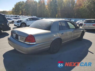 Trzecie zdjęcie samochodu z tyłu: 2002 FORD CROWN VICTORIA VIN:2FAFP73WX2X109672 - miniatura